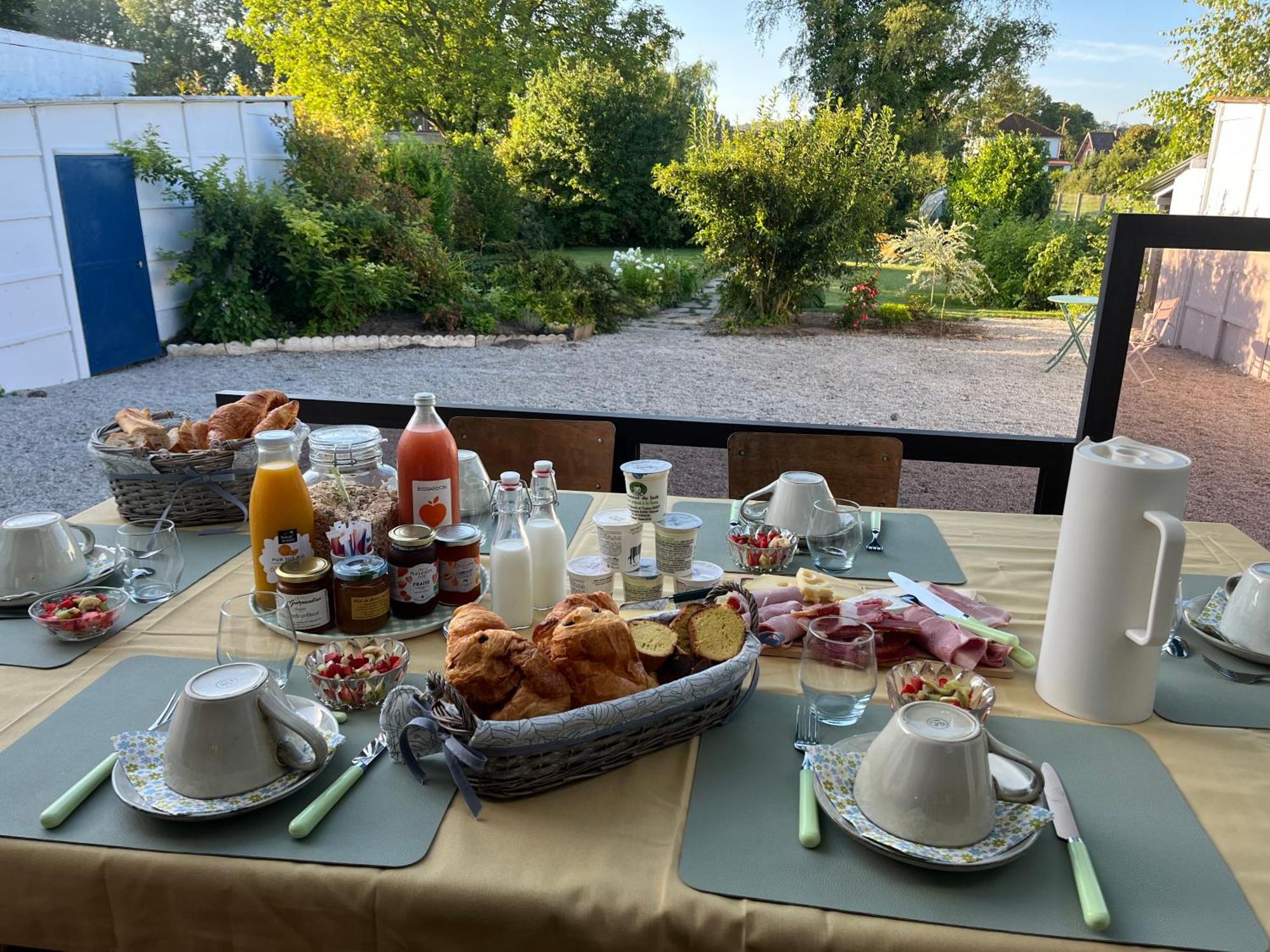 L Hirondelle 3 Bed & Breakfast Erondelle Exterior foto